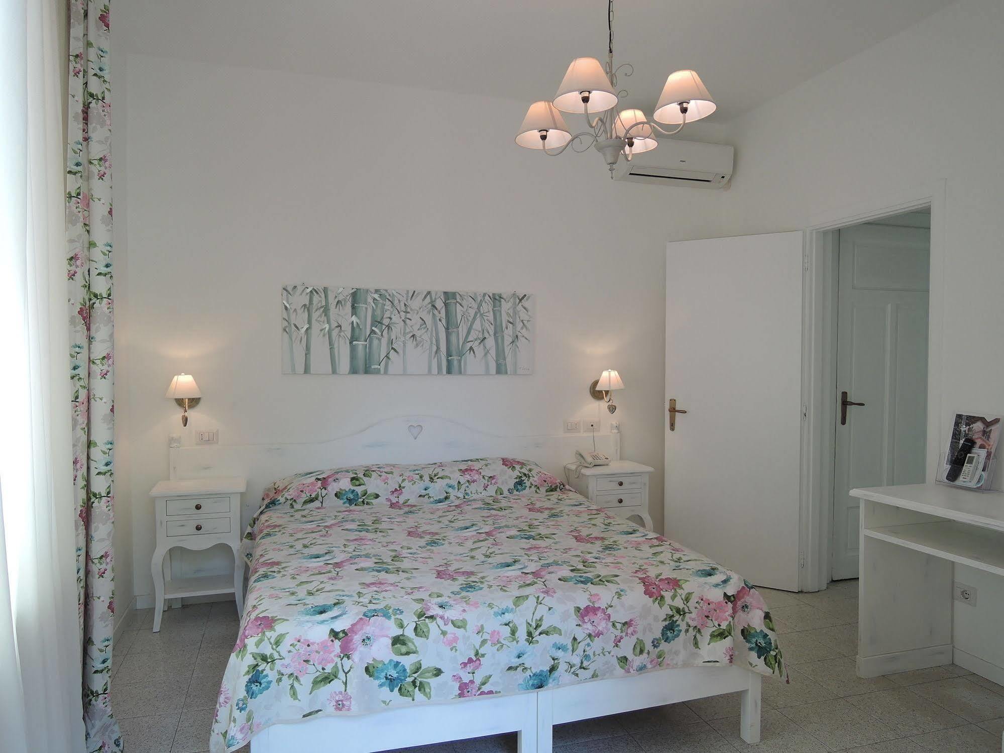 Hotel La Scogliera Bordighera Eksteriør billede