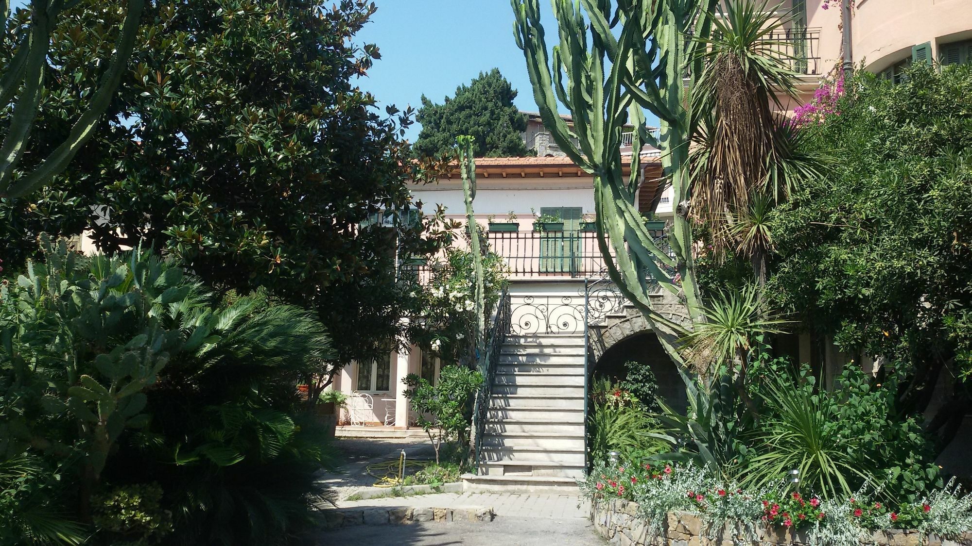 Hotel La Scogliera Bordighera Eksteriør billede