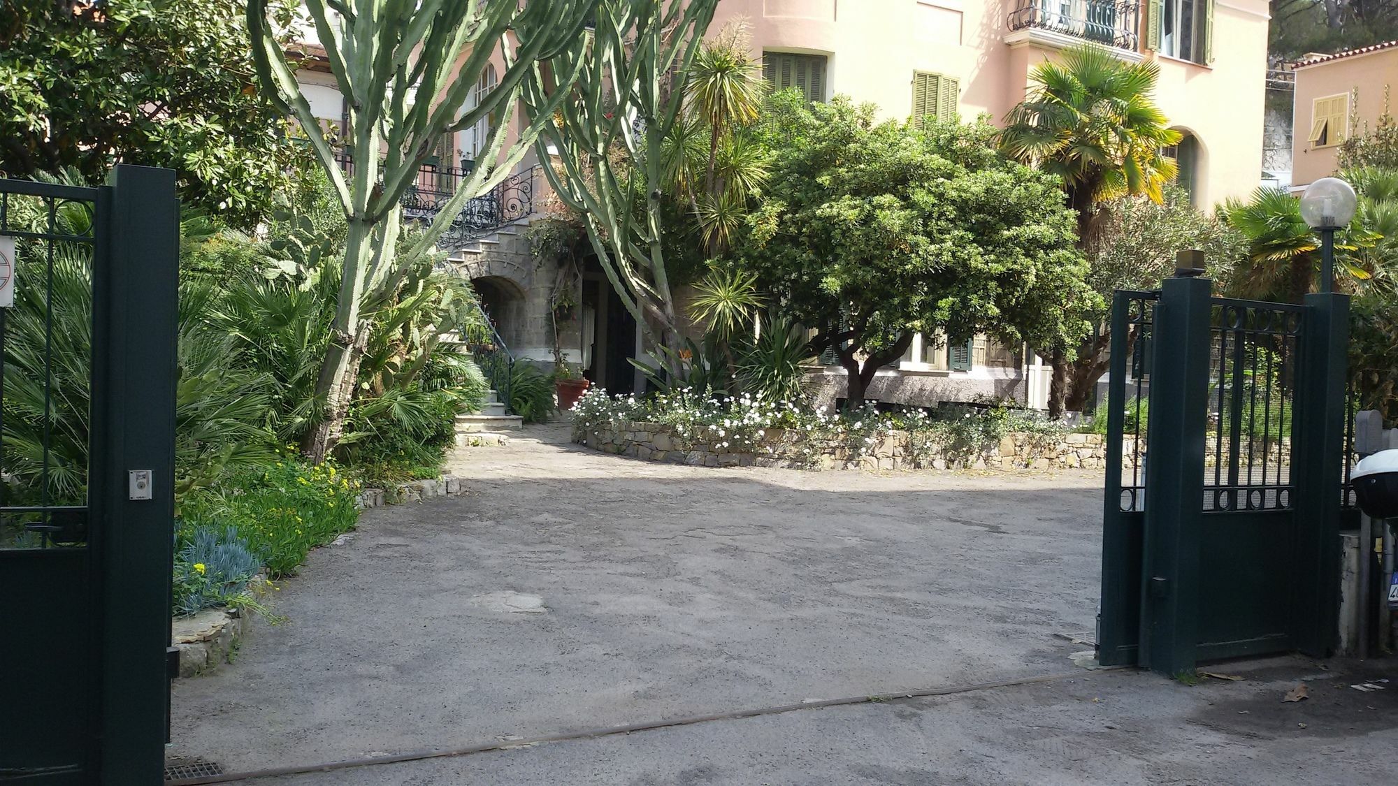Hotel La Scogliera Bordighera Eksteriør billede